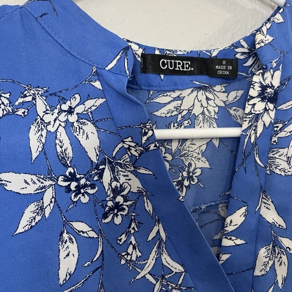 Cure Sleeveless Blouse Top Blue Floral 100% Polyester - Picture 2 of 5